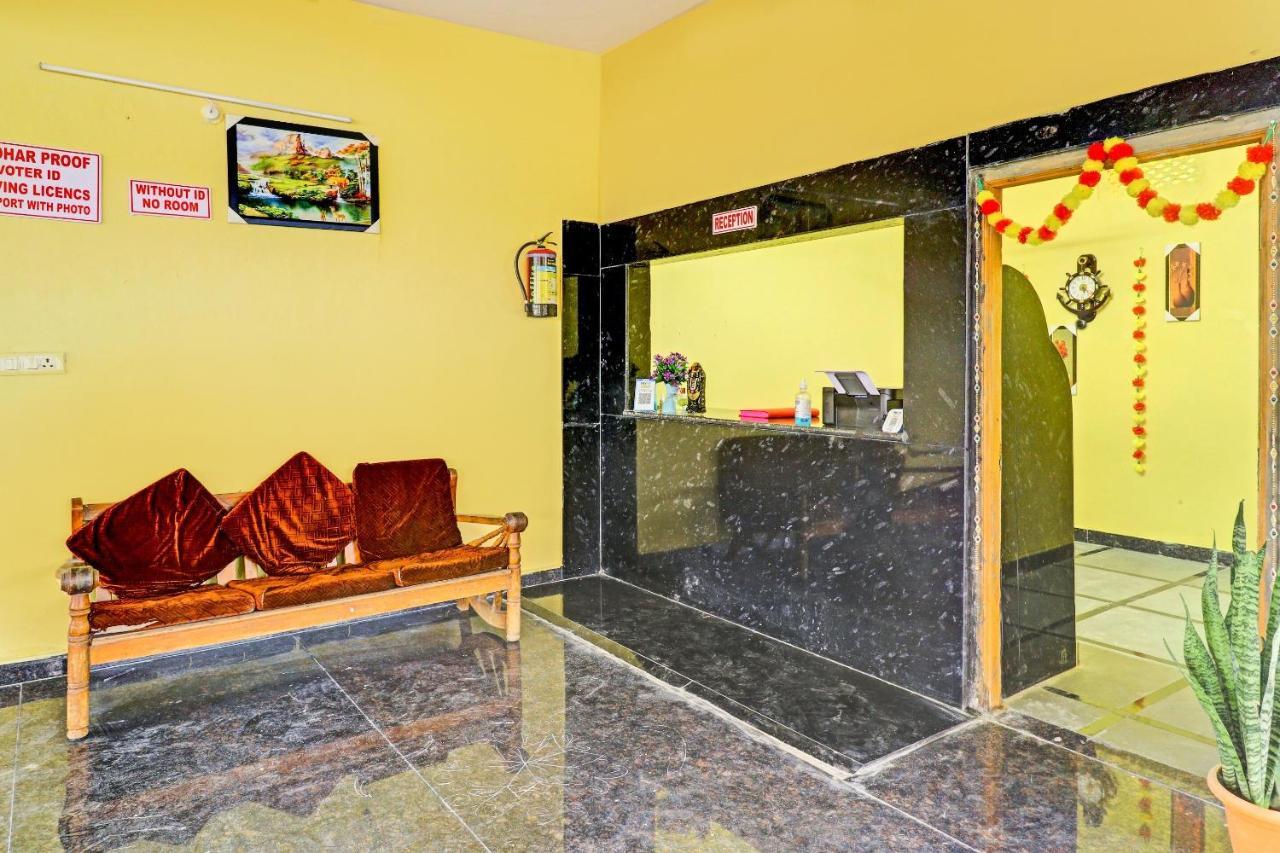 Oyo 81589 Aruna Dwraka Homes Hyderabad Exterior photo