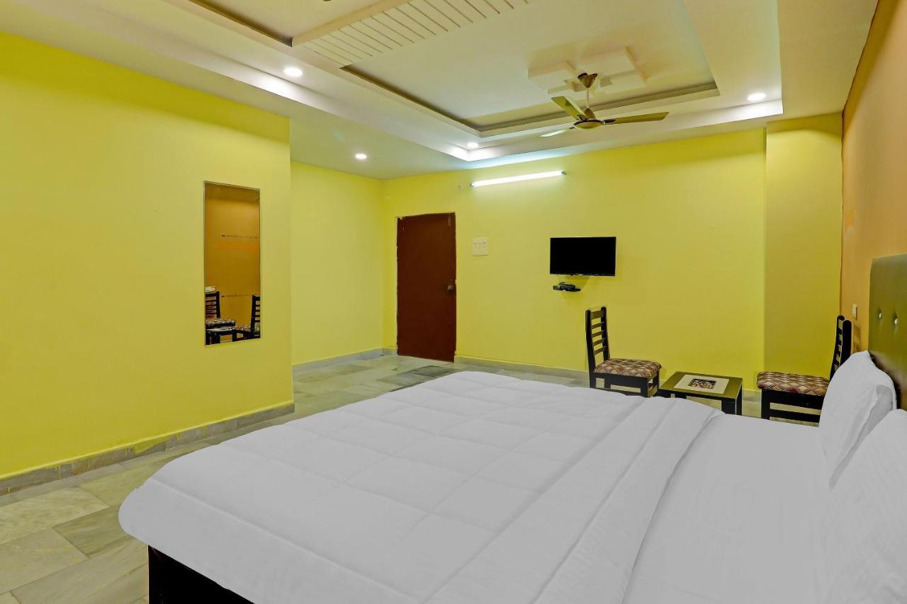Oyo 81589 Aruna Dwraka Homes Hyderabad Exterior photo