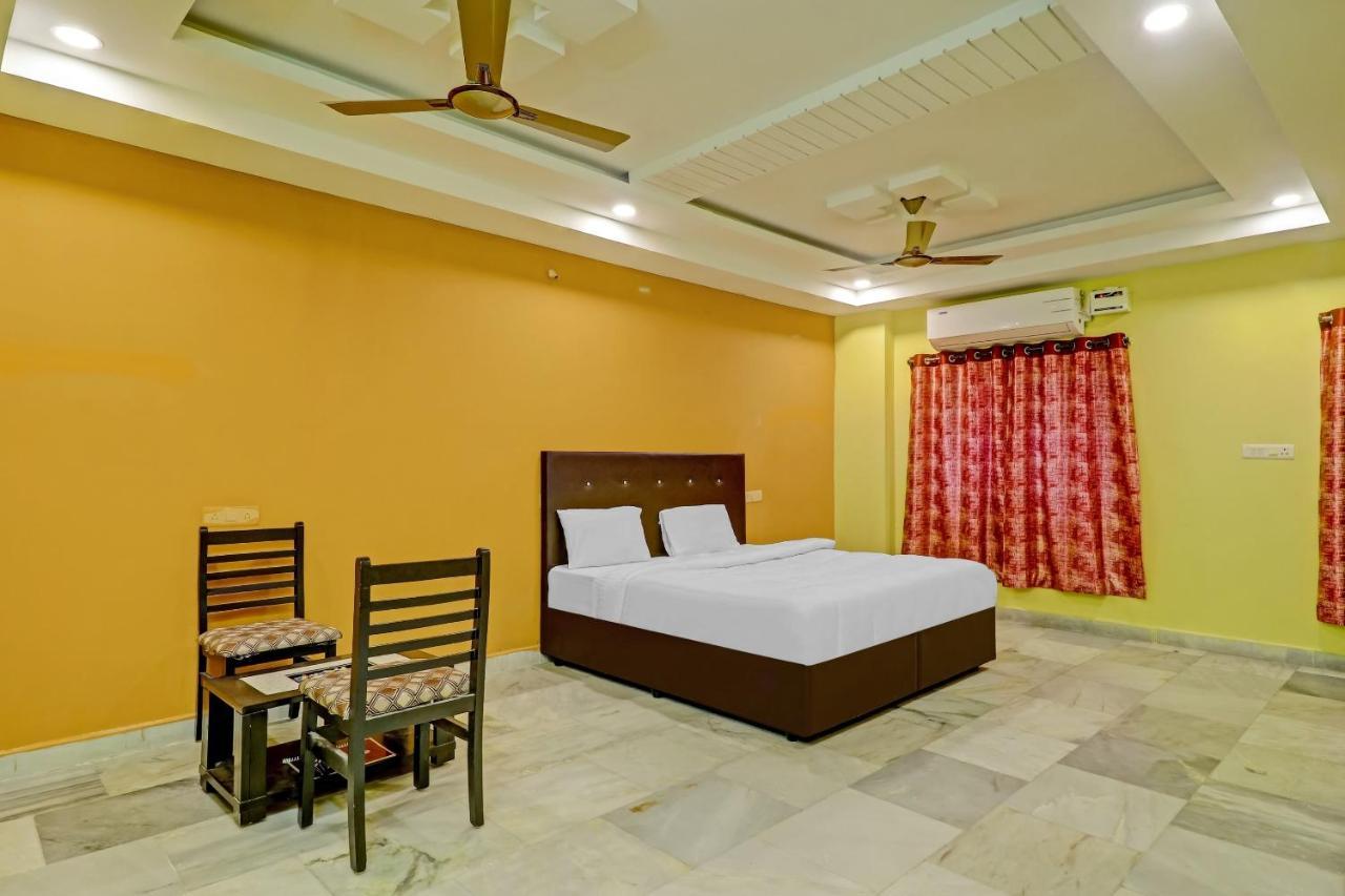 Oyo 81589 Aruna Dwraka Homes Hyderabad Exterior photo