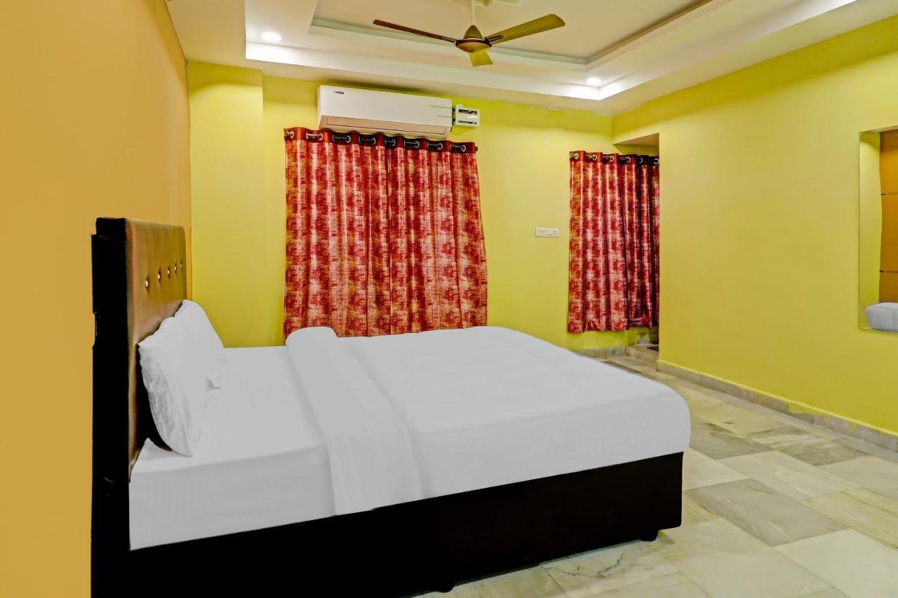 Oyo 81589 Aruna Dwraka Homes Hyderabad Exterior photo